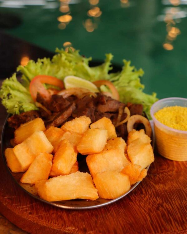 Carne de Sol com Macaxeira